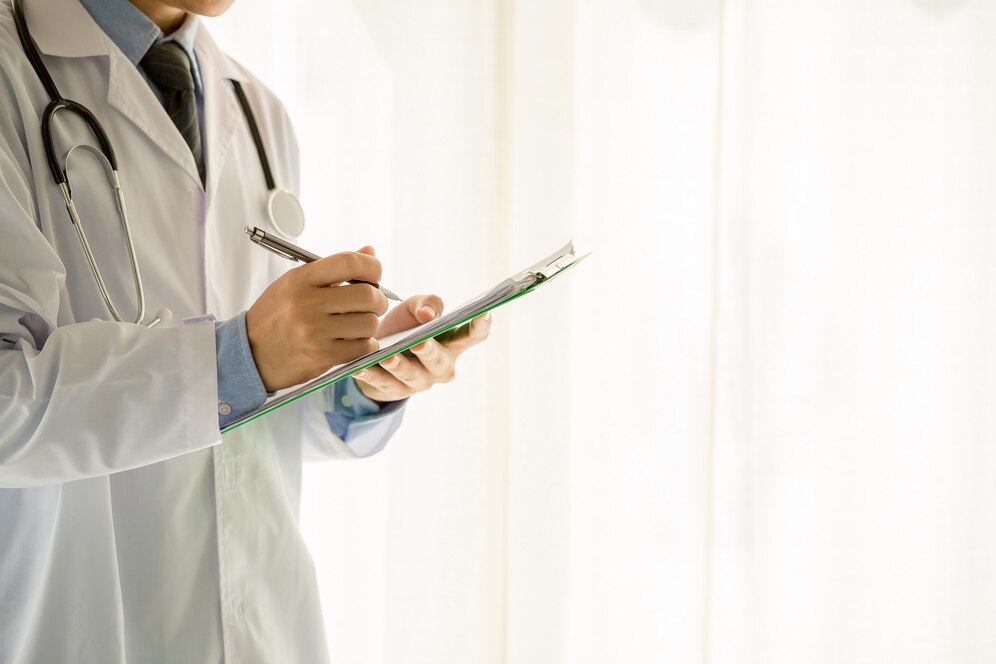 Deciding Between Medicare Advantage and Medigap
